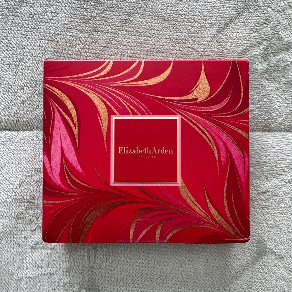 BUY ONE GET ONE FREE! Elizabeth Arden Perfume Gift Set